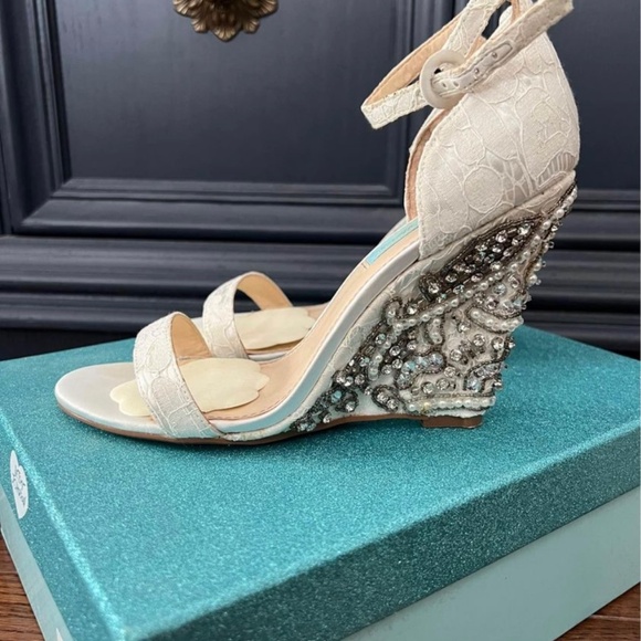 Blue by Betsey Johnson Lace & Crystal Wedge Heels - Women’s Size 8.5 - Picture 3 of 6